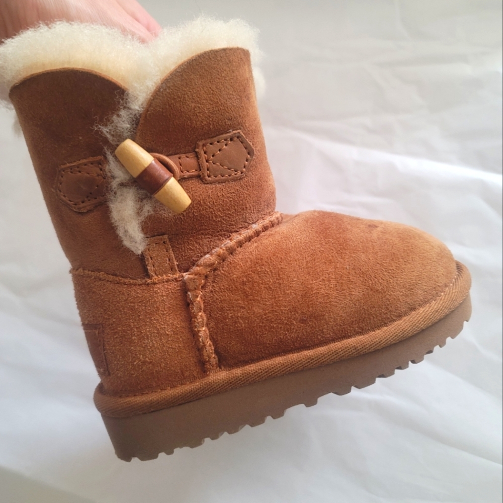 UGG ebony pull on shearling short boots toddler 6 brown suede sheepskin